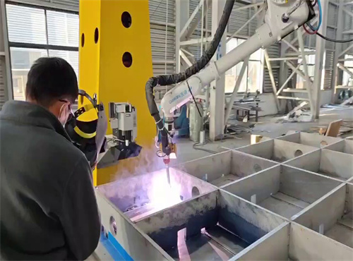 機器人懸臂不銹鋼焊接